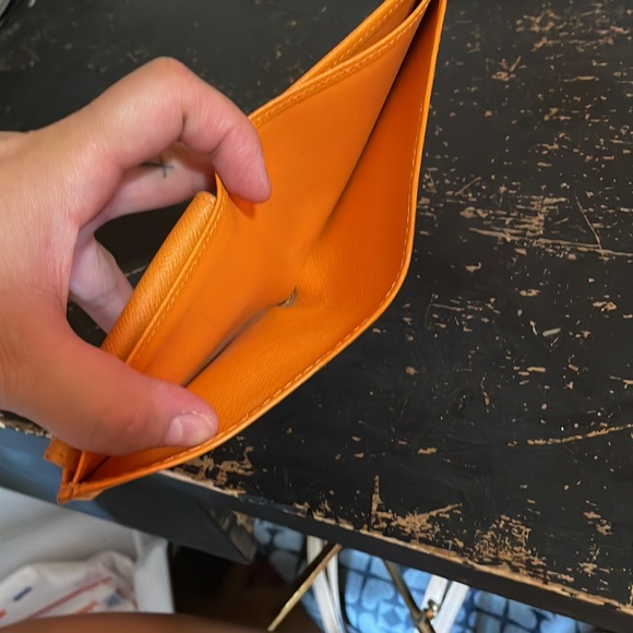 Louis Vuitton creamsicle orange epi leather conpact bifold wallet, like new - Picture 6 of 9
